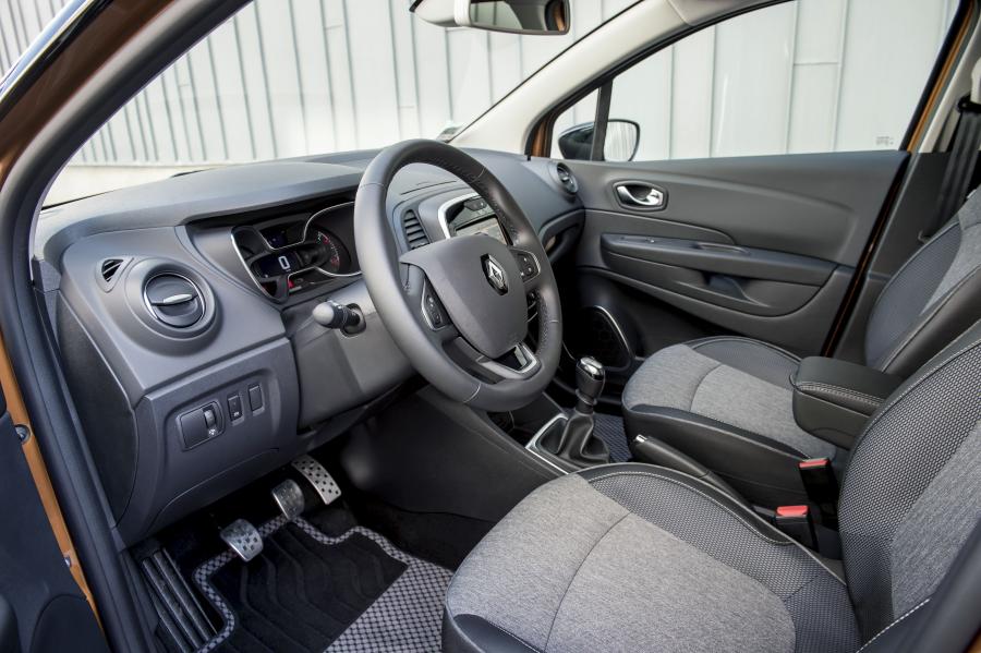 Интерьер Renault Captur 2017 года  (WW) (фото 121 из 149)